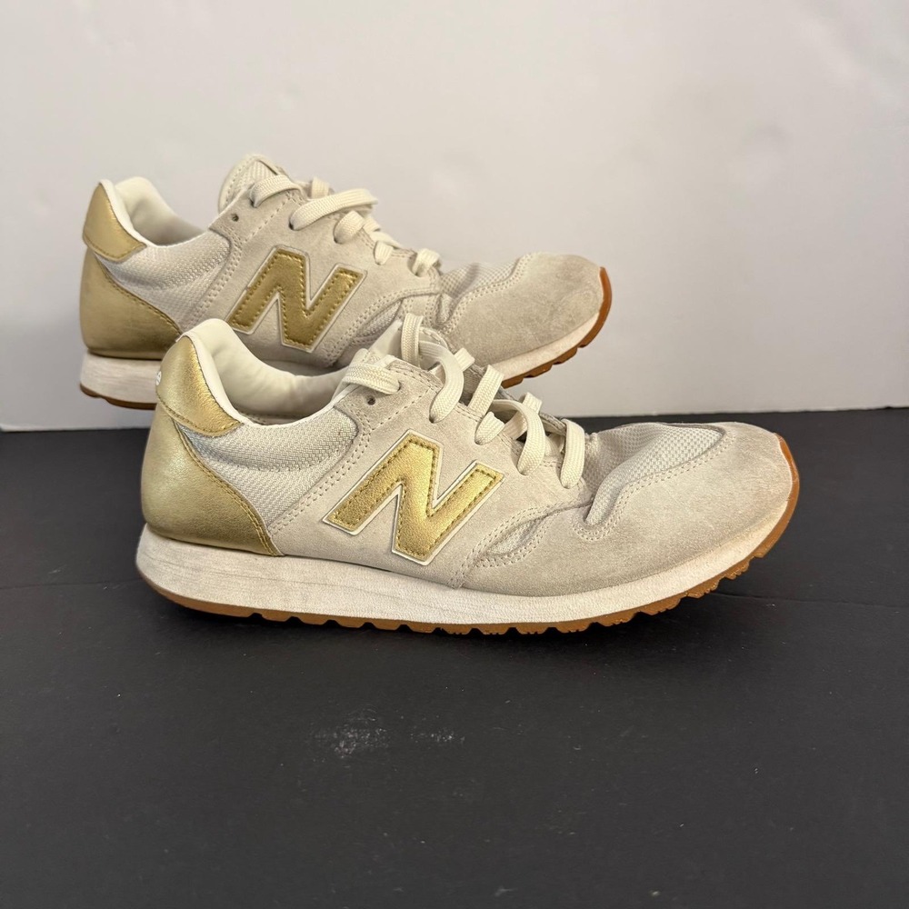 New Balance 520 Womens Sneakers Cream Gold Metallic WL520J1 Size 7